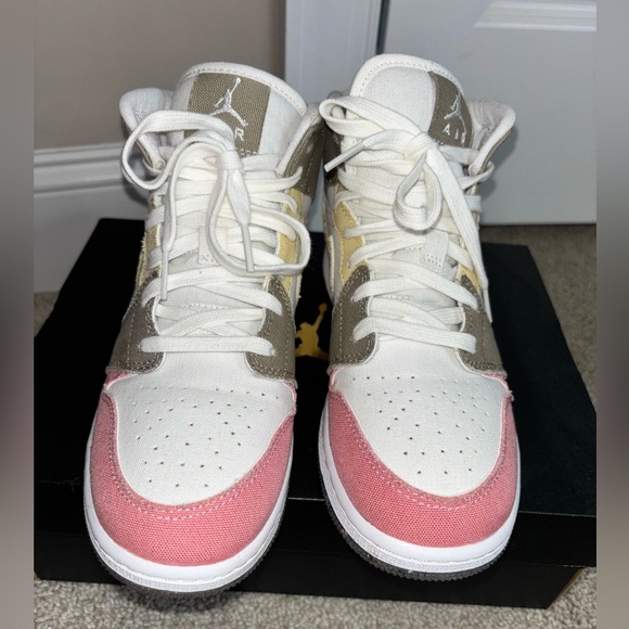 Jordan 1 Mid SE Flowerchid Pastel /Vivid Green/Blanc 6.5 Youth - Picture 2 of 9